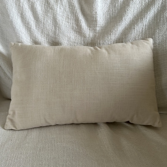 Rectangular geometric gold and beige throw pillow - Picture 2 of 3